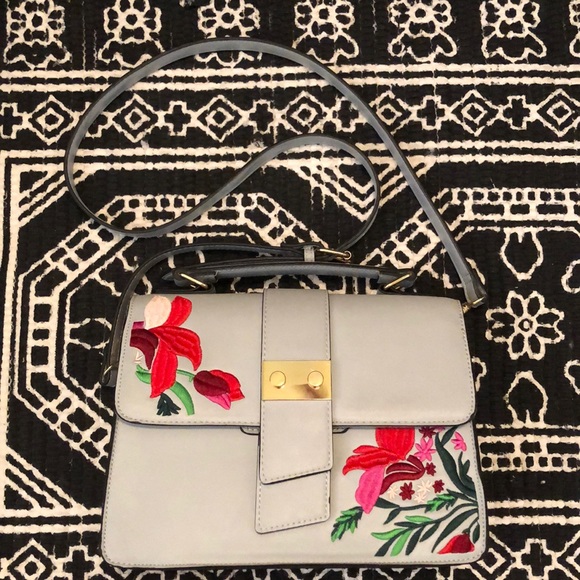 Handbags - Adorable Embroidered Cross Body 👜